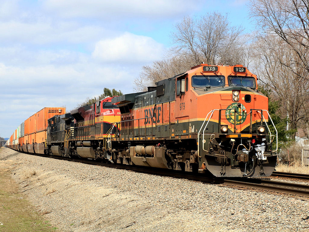 BNSF 979